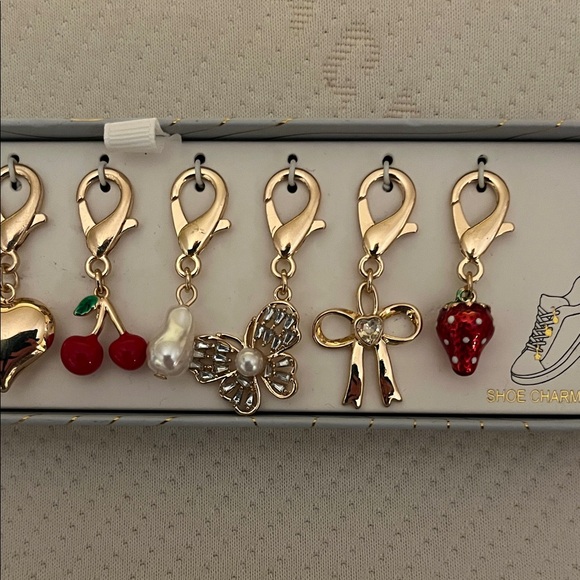 NIB Eyecandy Gold and Red Blingy Shoe Charms Set 8pcs - Picture 3 of 6